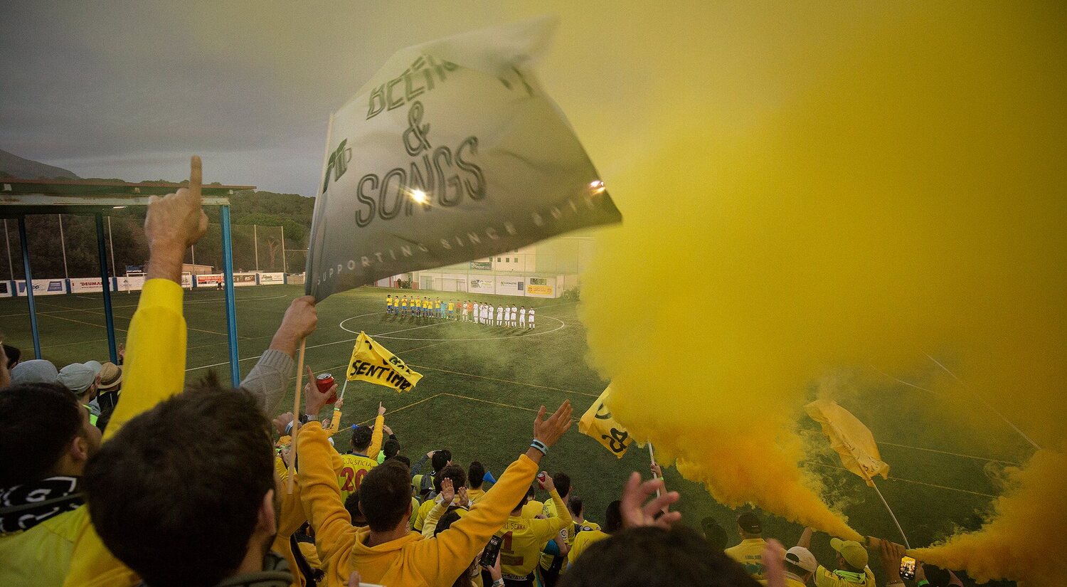 Beers & Songs, la iniciativa que transforma el fútbol modesto en un acontecimiento inolvidable