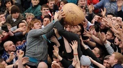 Atherstone Ball Game, el deporte de casi 1.000 años que rinde culto a la violencia