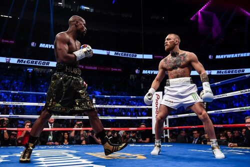 Mayweather vovliendo de la jubilación para marcar el récord de 50-0 contra el luchador de moda ¿merece la pena?