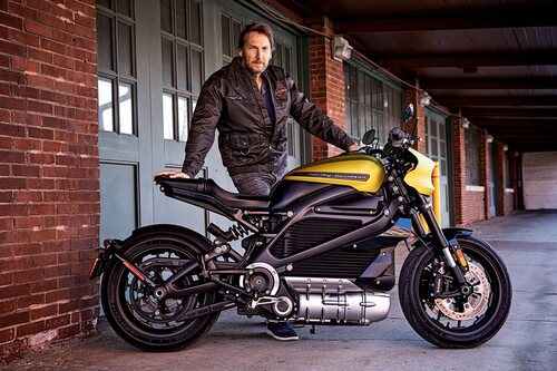 Jochen Zeitz, CEO de Harley-Davidson con la LiveWire