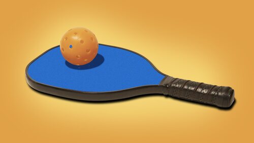 Raqueta y pelota del pickleball