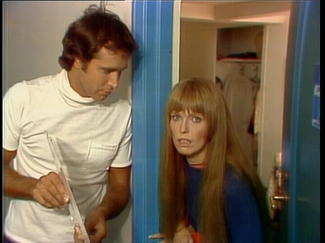 Louise Lasser con el único cómico que quería a su lado en 'SNL', Chevy Chase