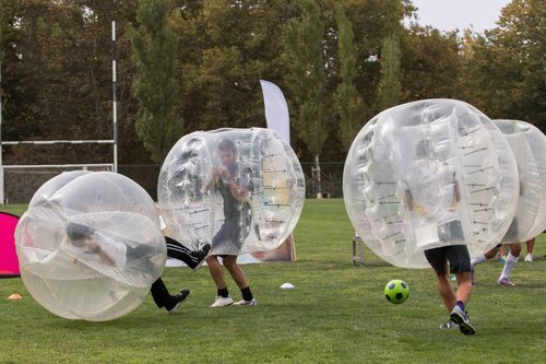 El fútbol 'bubble' es una de las últimas tendencias.