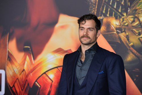 Henry Cavill, con el mostacho que le fue retirado digitalmente para 'La Liga de la Justicia'