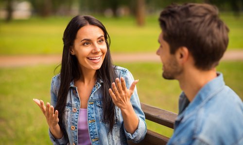 Quedar con esa amiga que te deja las cosas claras será tu salvación.